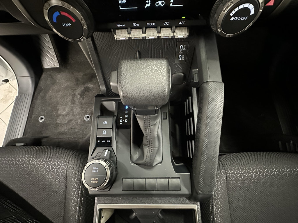 Used 2025 Toyota 4Runner SR5 AWD/4WD image 29