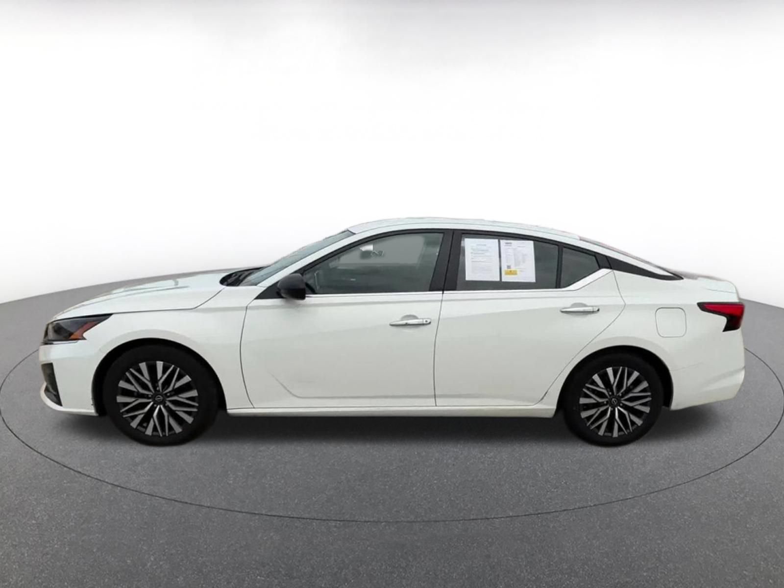 Used 2025 Nissan Altima 2.5 SV FWD image 8
