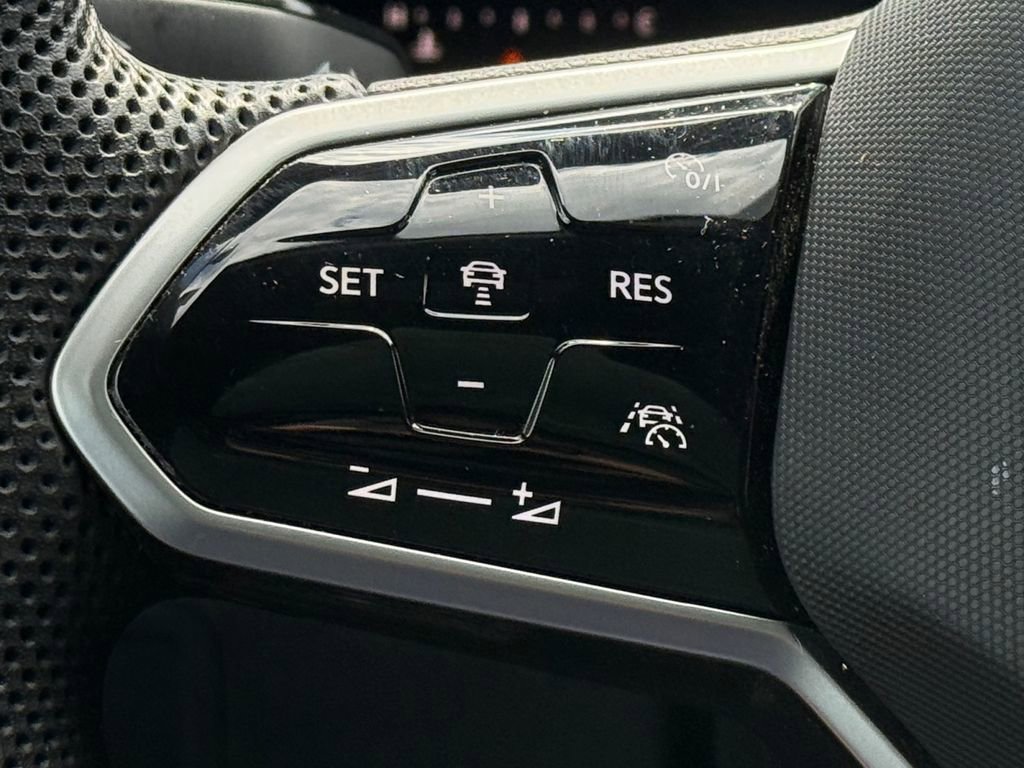 Used 2022 Volkswagen Tiguan SE R-Line AWD/4WD image 20
