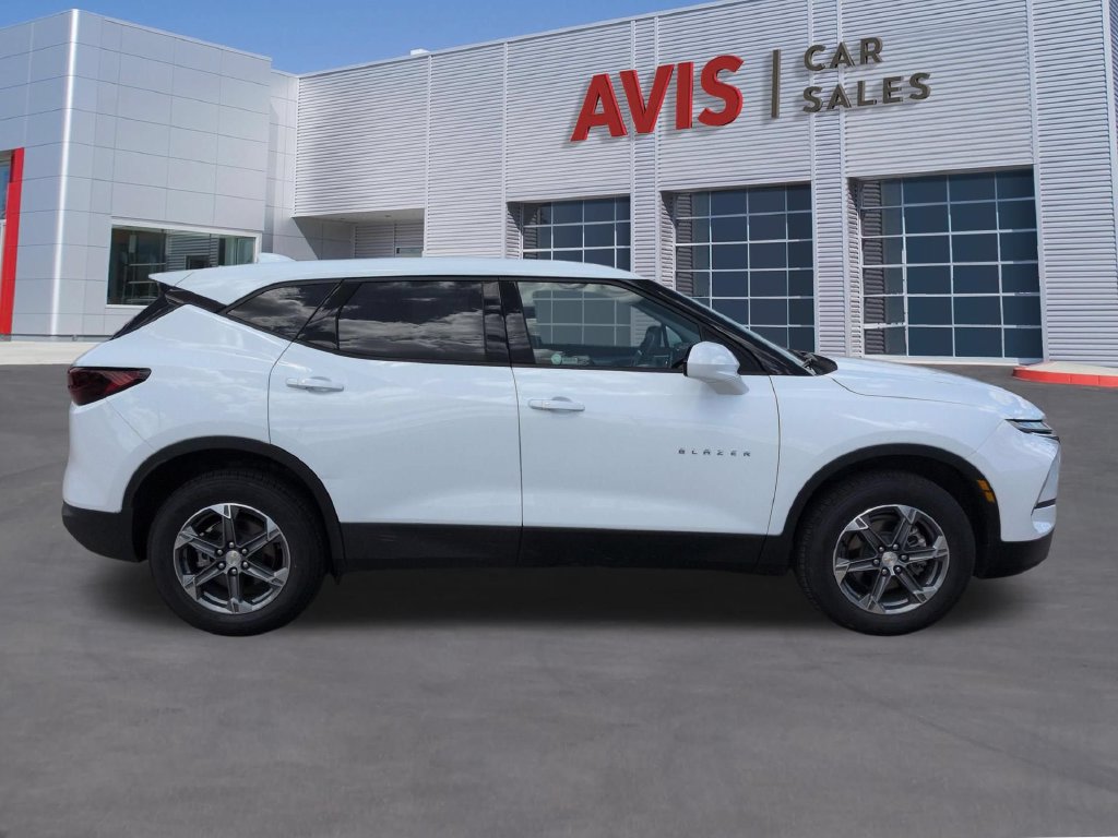 Used 2025 Chevrolet Blazer LT FWD image 5