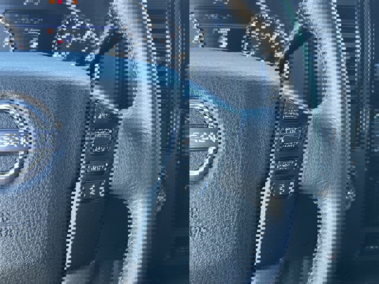 Used 2024 Nissan Titan SV w/ SV Convenience Package image 13