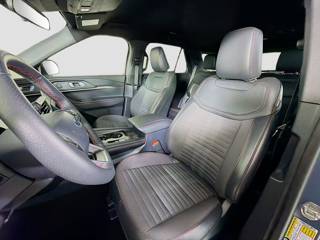 Used 2025 Ford Explorer ST-Line image 13