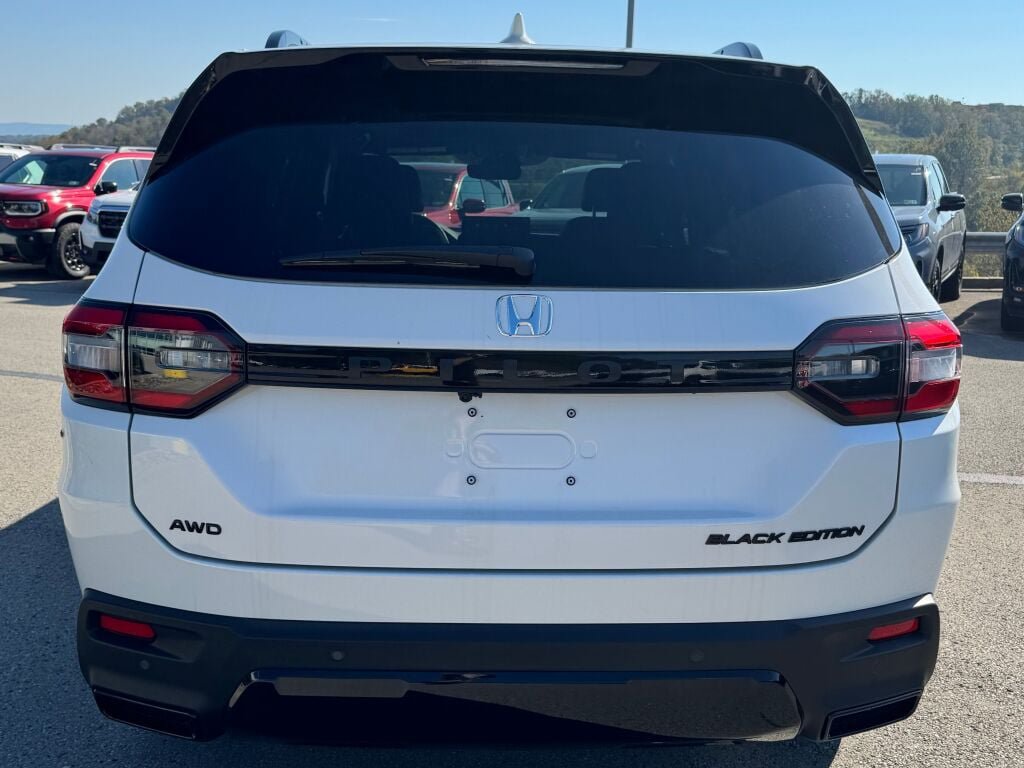 New 2026 Honda Pilot Black Edition image 4