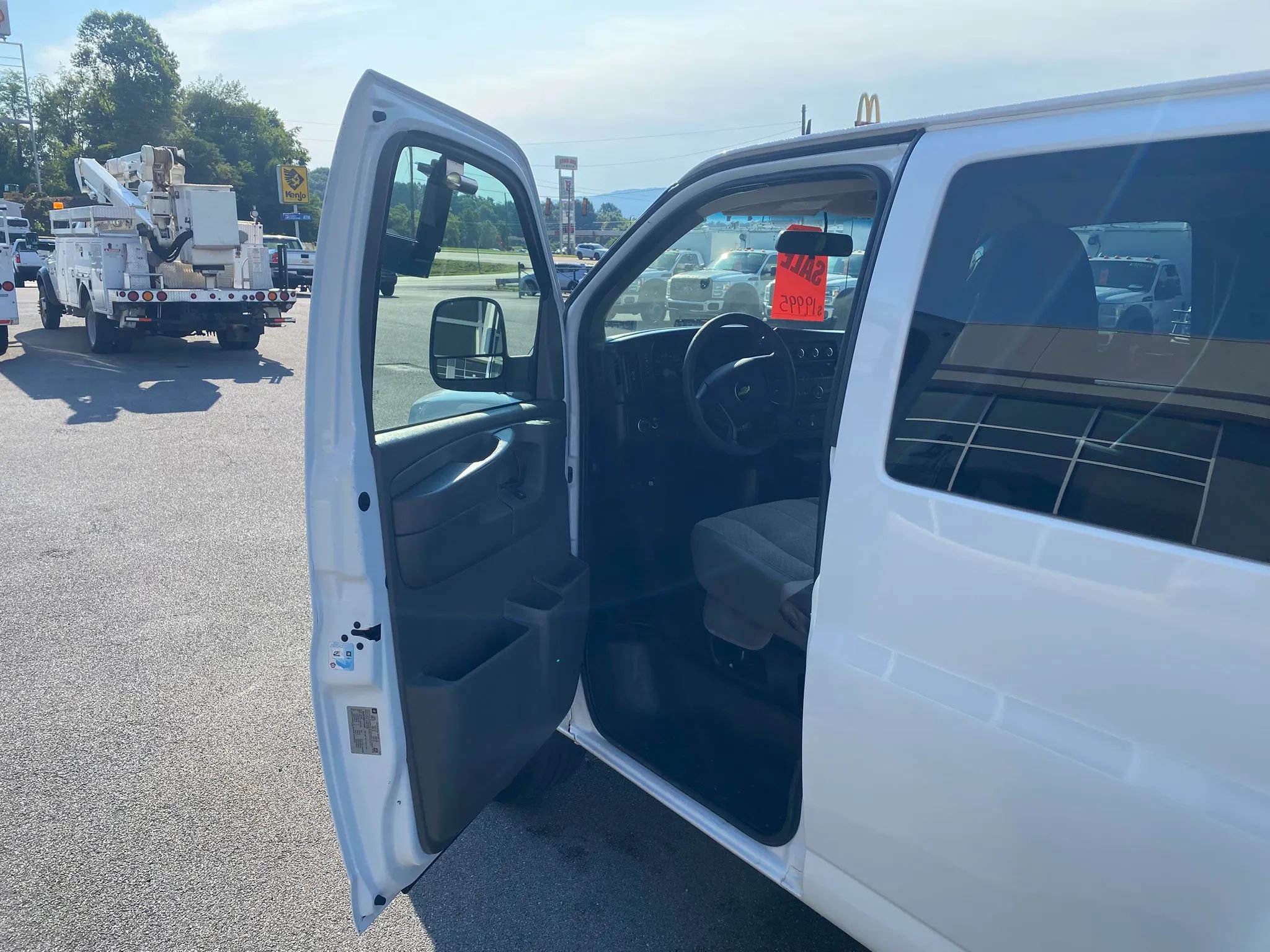 Used 2015 Chevrolet Express 3500 LT w/ LT Preferred Equipment Group RWD image 7