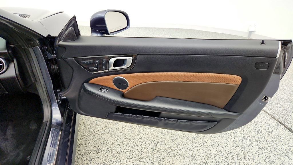 Used 2015 Mercedes-Benz SLK 250 image 24
