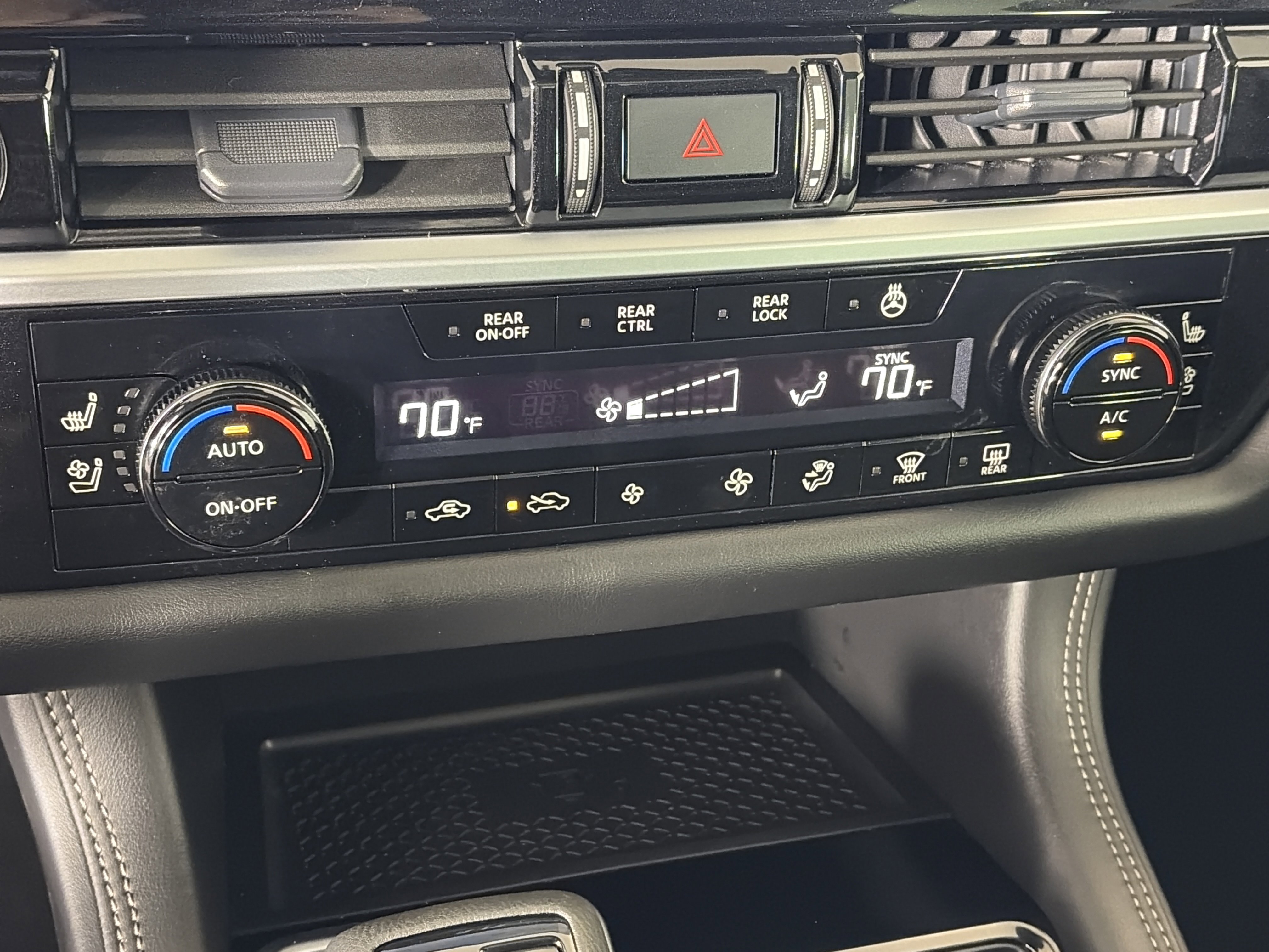 Used 2024 Nissan Pathfinder Platinum w/ Cargo Package image 25