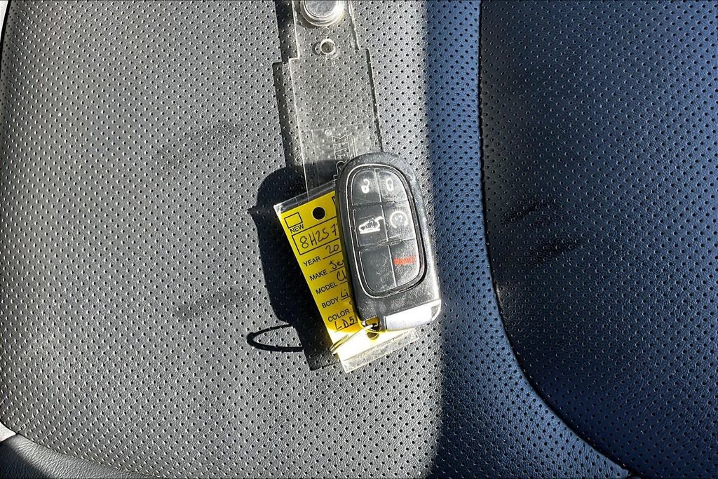 Used 2020 Jeep Cherokee Limited image 12