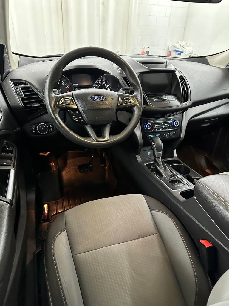 Used 2018 Ford Escape SE w/ SE Sync 3 Package AWD/4WD image 21