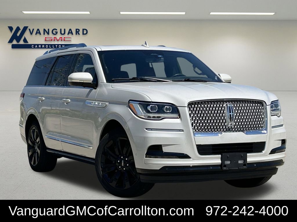 Used 2022 Lincoln Navigator Reserve image 1
