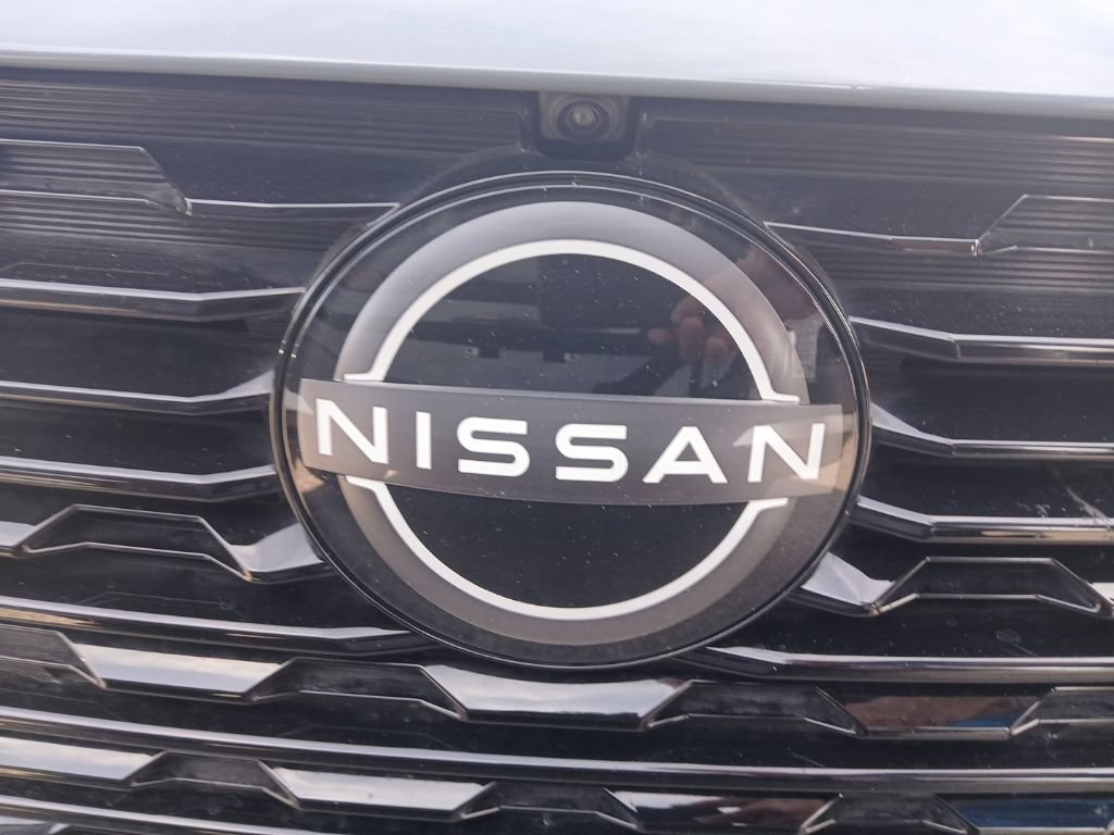 Used 2025 Nissan Sentra SR w/ SR Premium Package FWD image 2