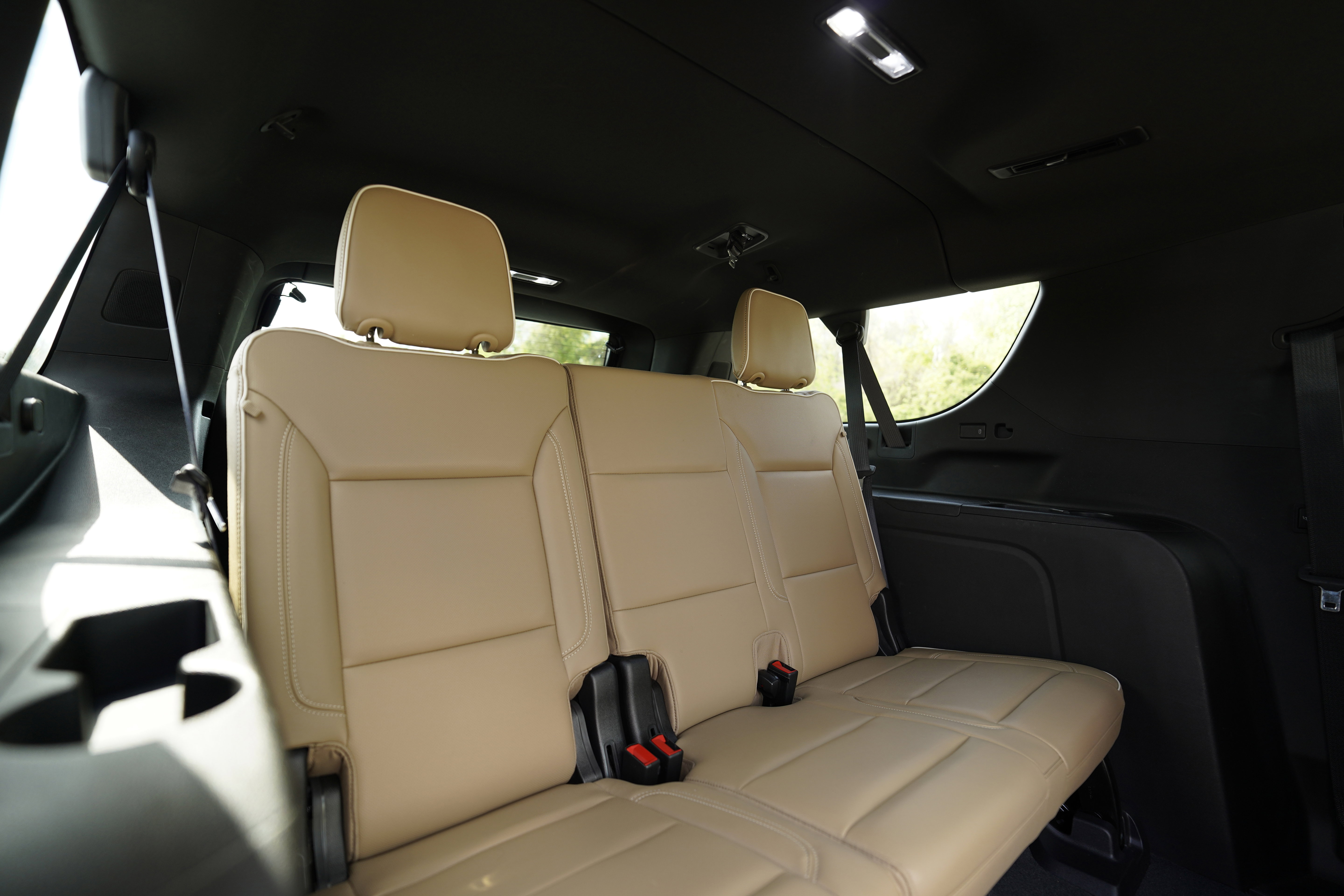Used 2021 Chevrolet Suburban Premier w/ Premium Package RWD image 16
