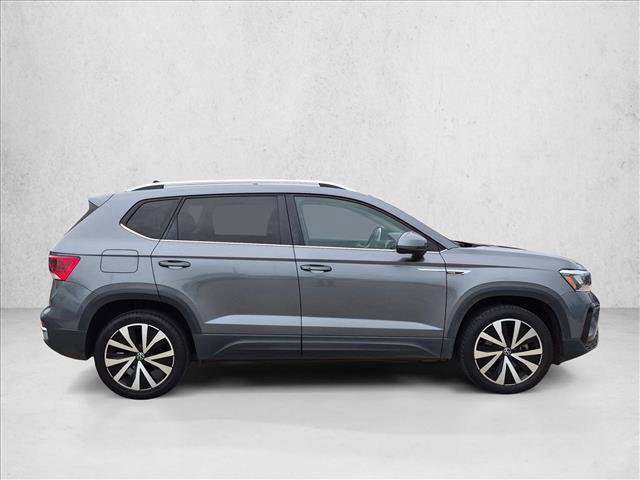 Used 2024 Volkswagen Taos SE FWD image 4