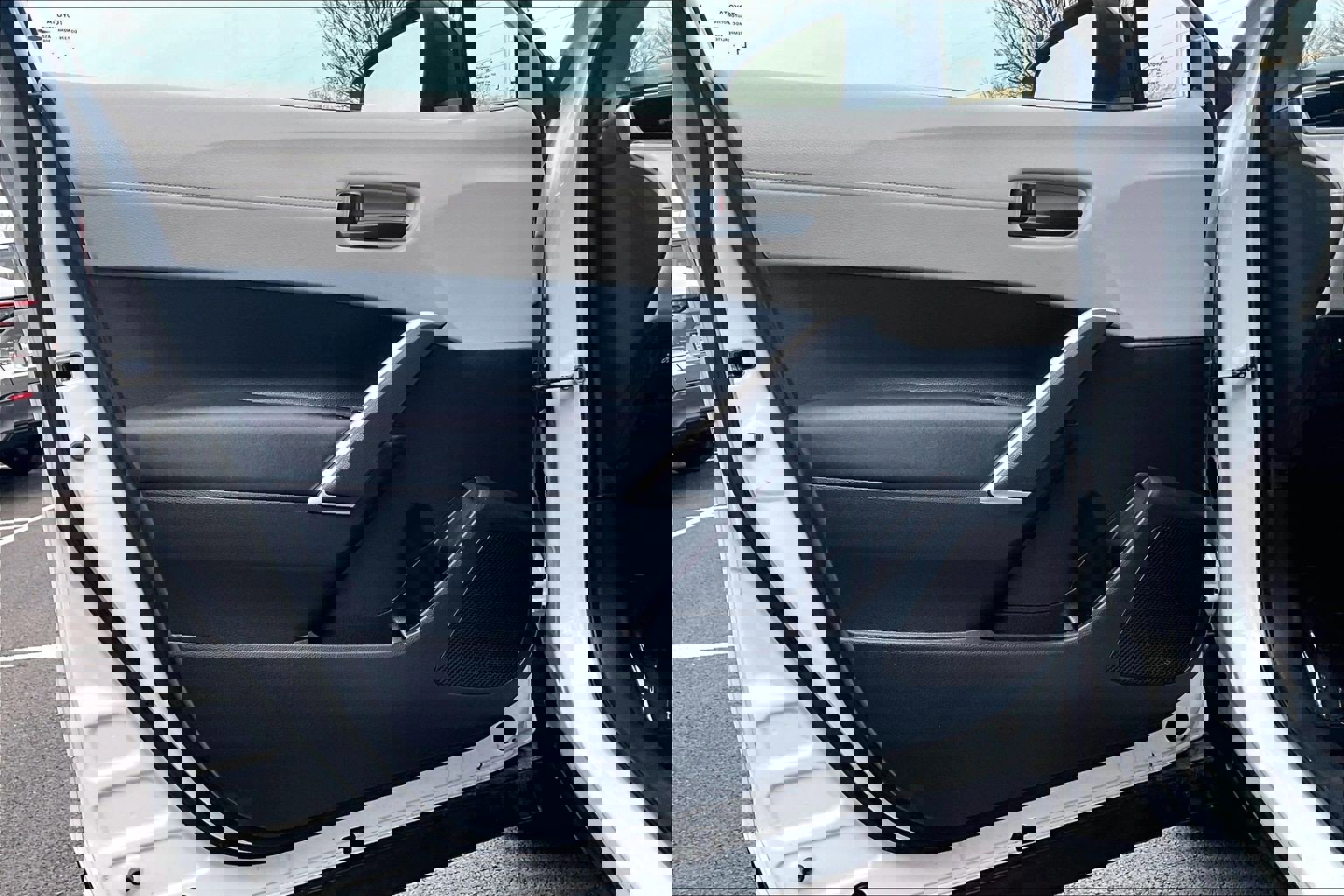 Used 2024 Toyota Corolla Cross L image 20