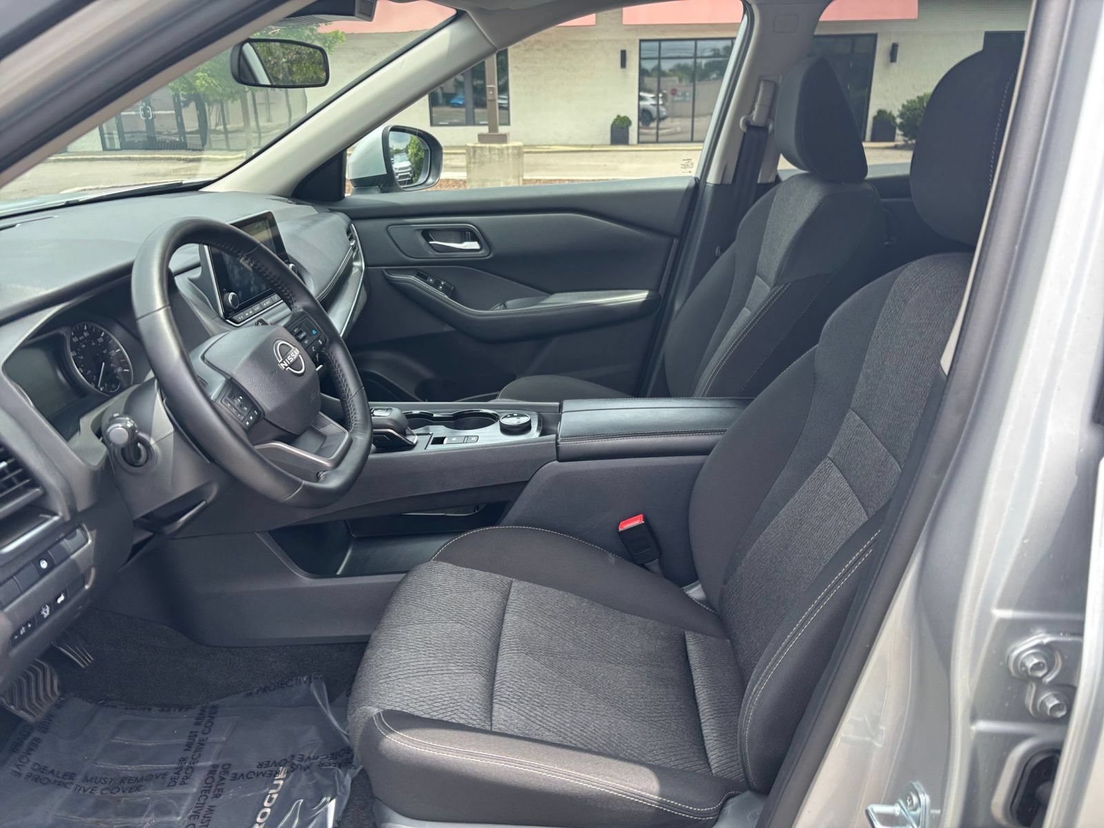 Used 2025 Nissan Rogue SV AWD/4WD image 25