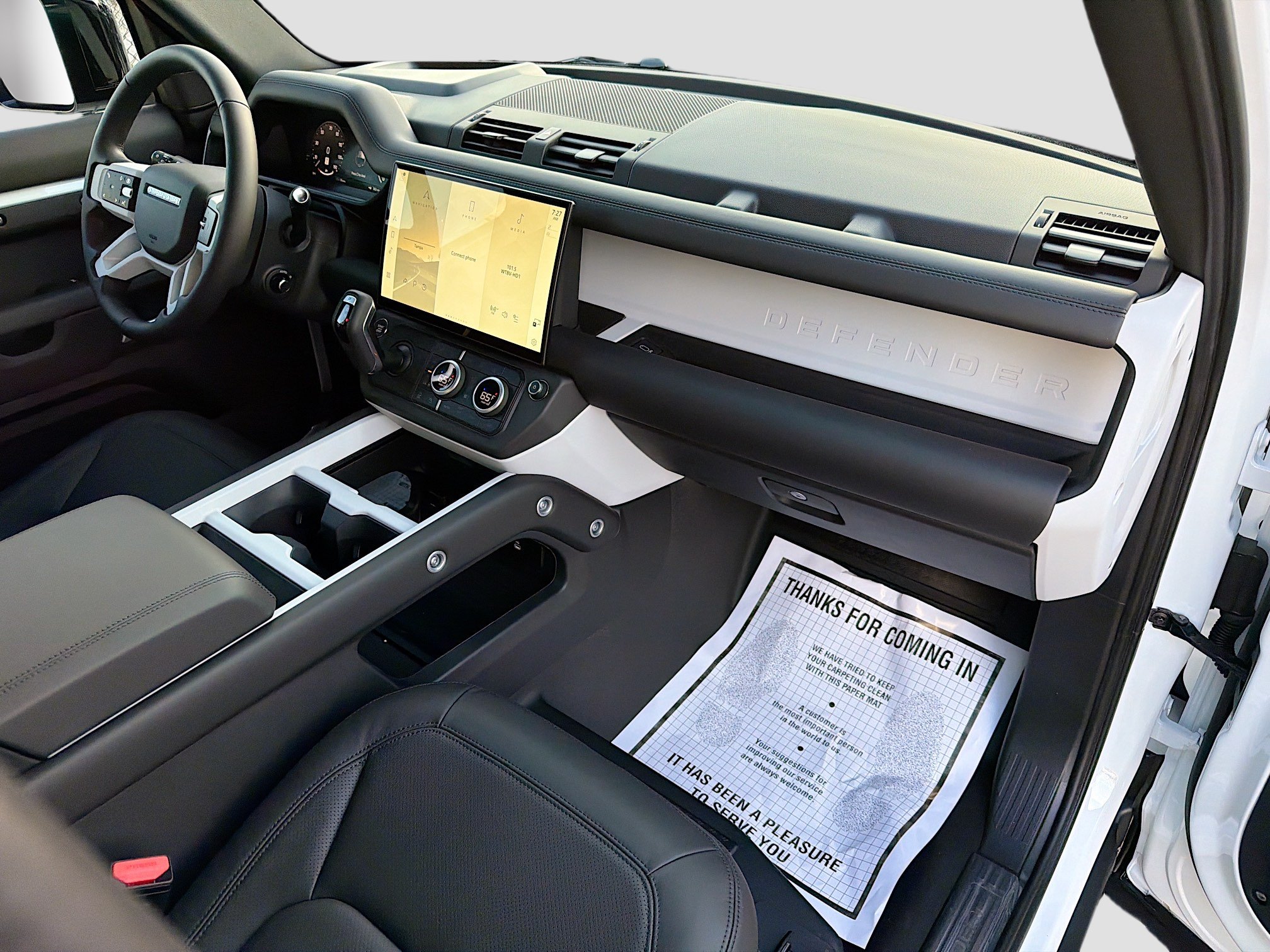 New 2026 Land Rover Defender 110 X-Dynamic SE AWD/4WD image 13