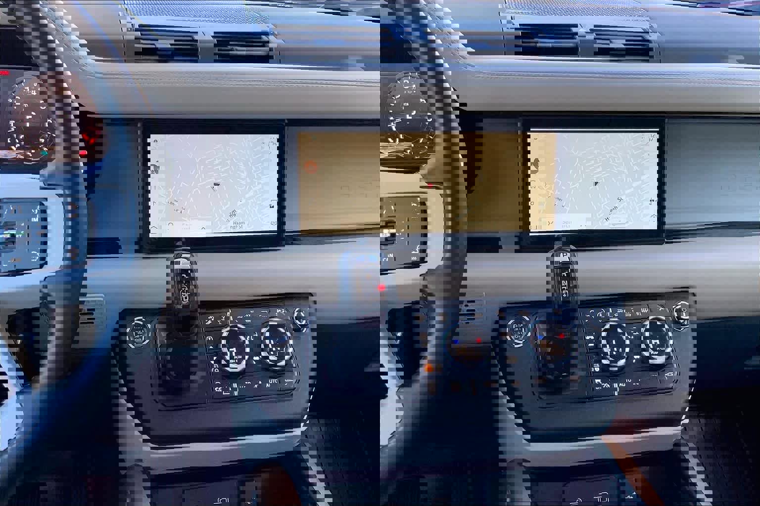 Used 2020 Land Rover Defender 110 SE image 6