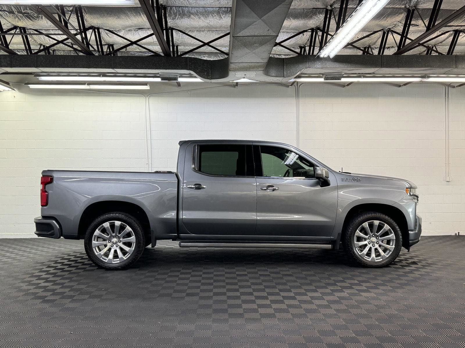 Used 2019 Chevrolet Silverado 1500 High Country w/ Technology Package image 4