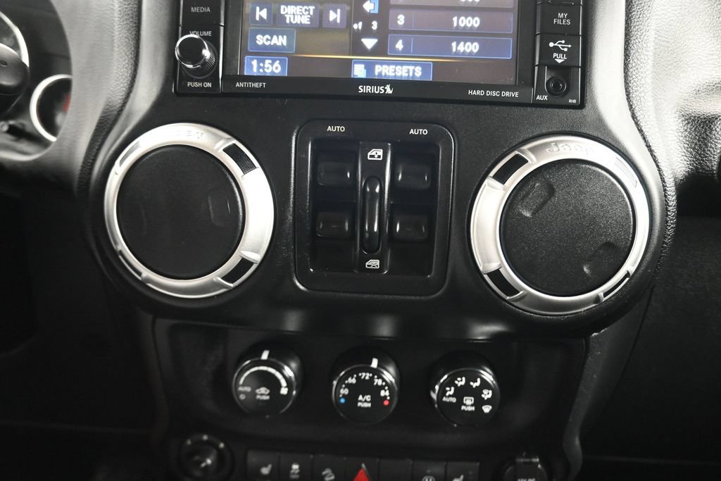 Used 2016 Jeep Wrangler Unlimited Rubicon AWD/4WD image 19