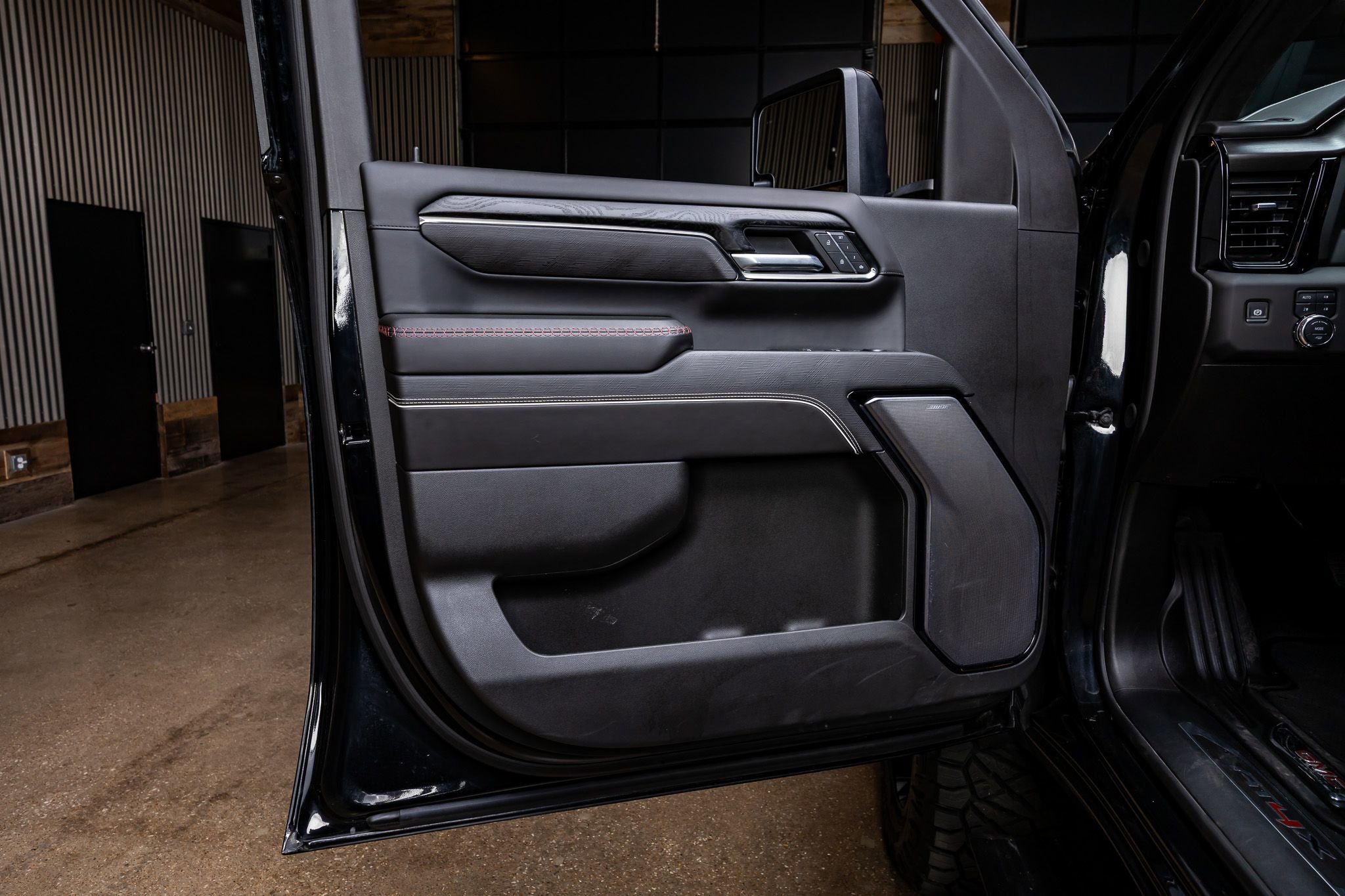 Used 2025 GMC Sierra 2500 AT4X image 36