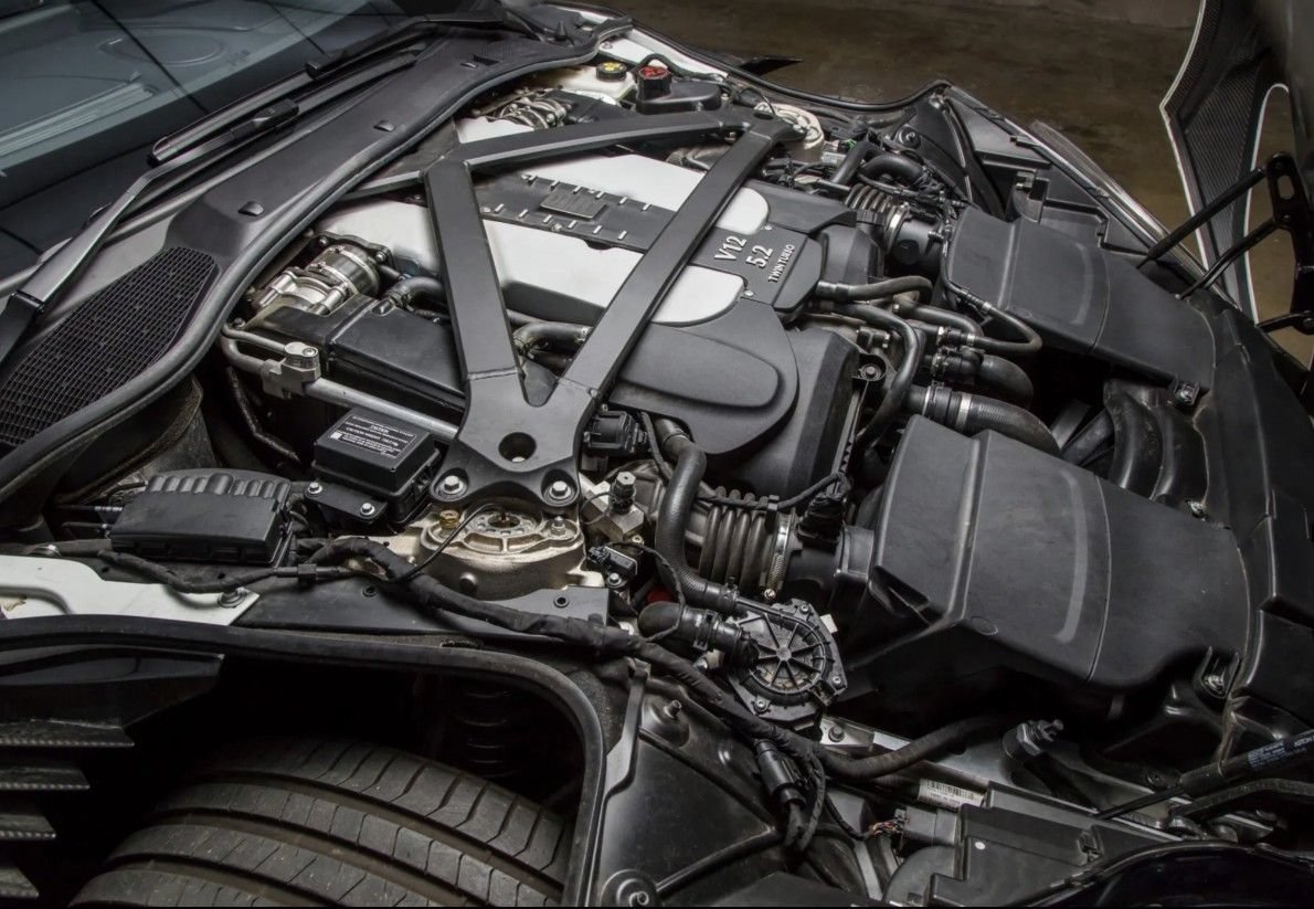 Used 2023 Aston Martin DBS Coupe RWD image 3