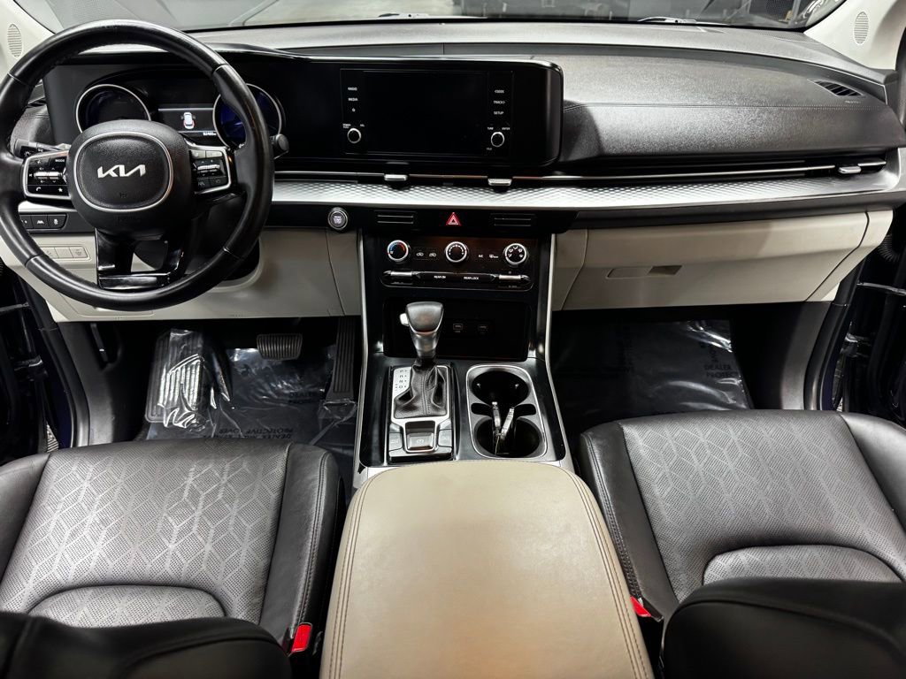 Used 2024 Kia Carnival LX FWD image 38