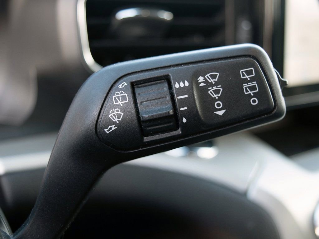 Used 2022 Ford Explorer XLT image 16