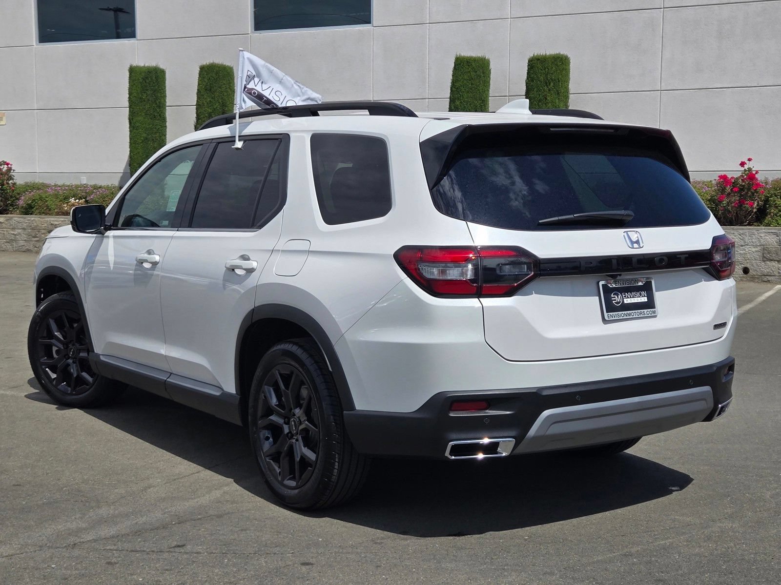 Certified 2025 Honda Pilot Touring image 5