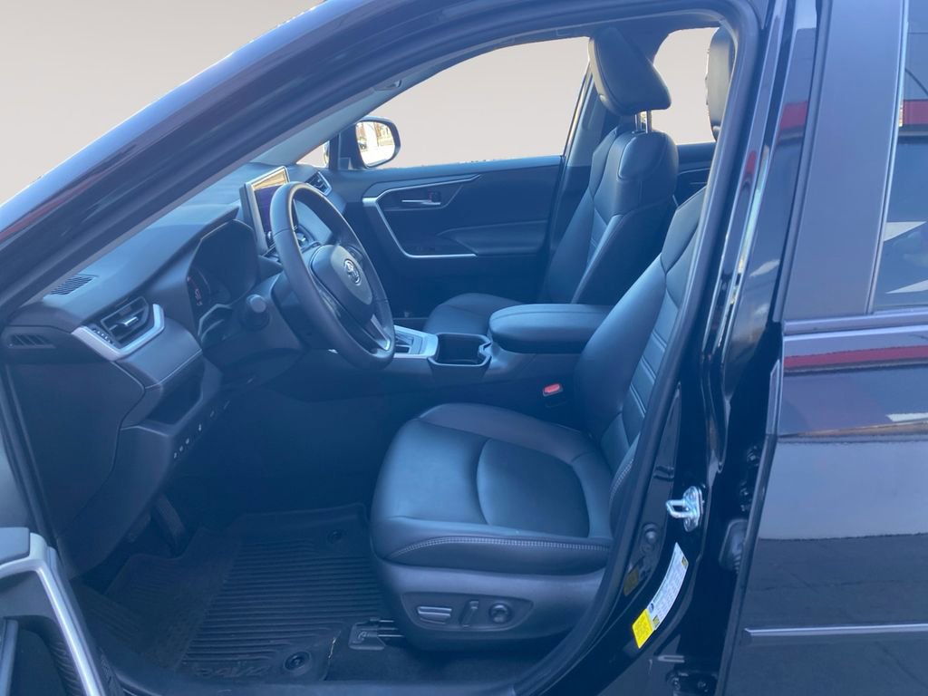 Used 2023 Toyota RAV4 XLE Premium image 6