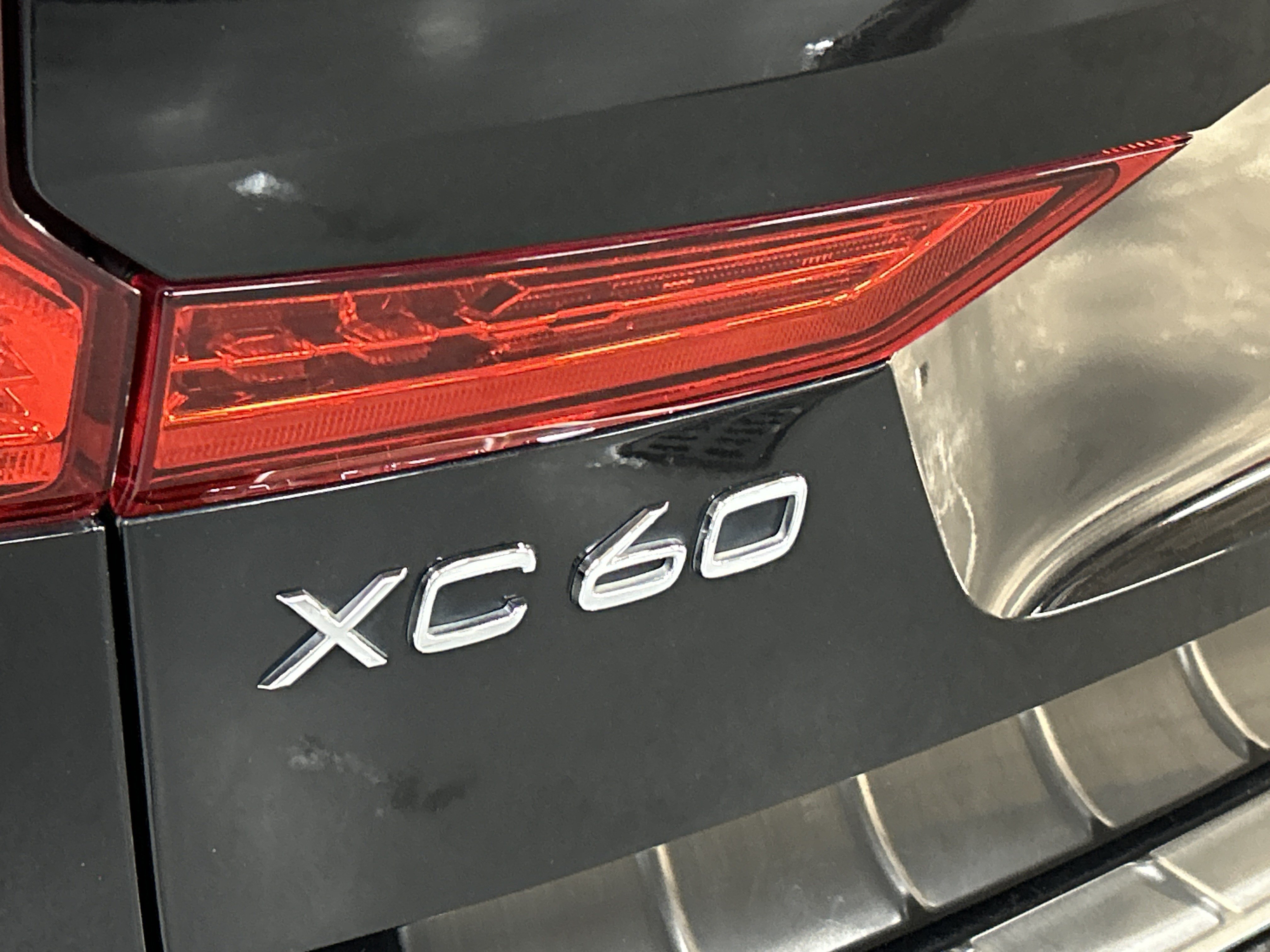 Used 2019 Volvo XC60 T5 Momentum w/ Multimedia Package FWD image 33