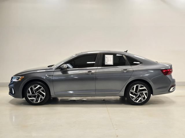 Used 2023 Volkswagen Jetta SEL FWD image 3