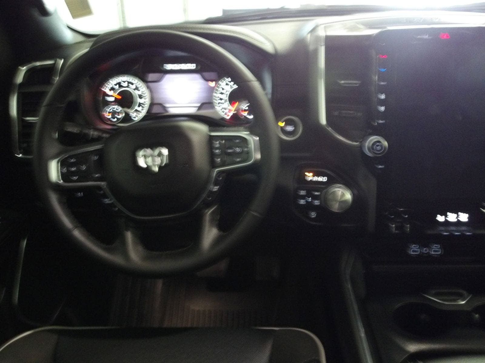 Used 2025 RAM 1500 Laramie AWD/4WD image 7