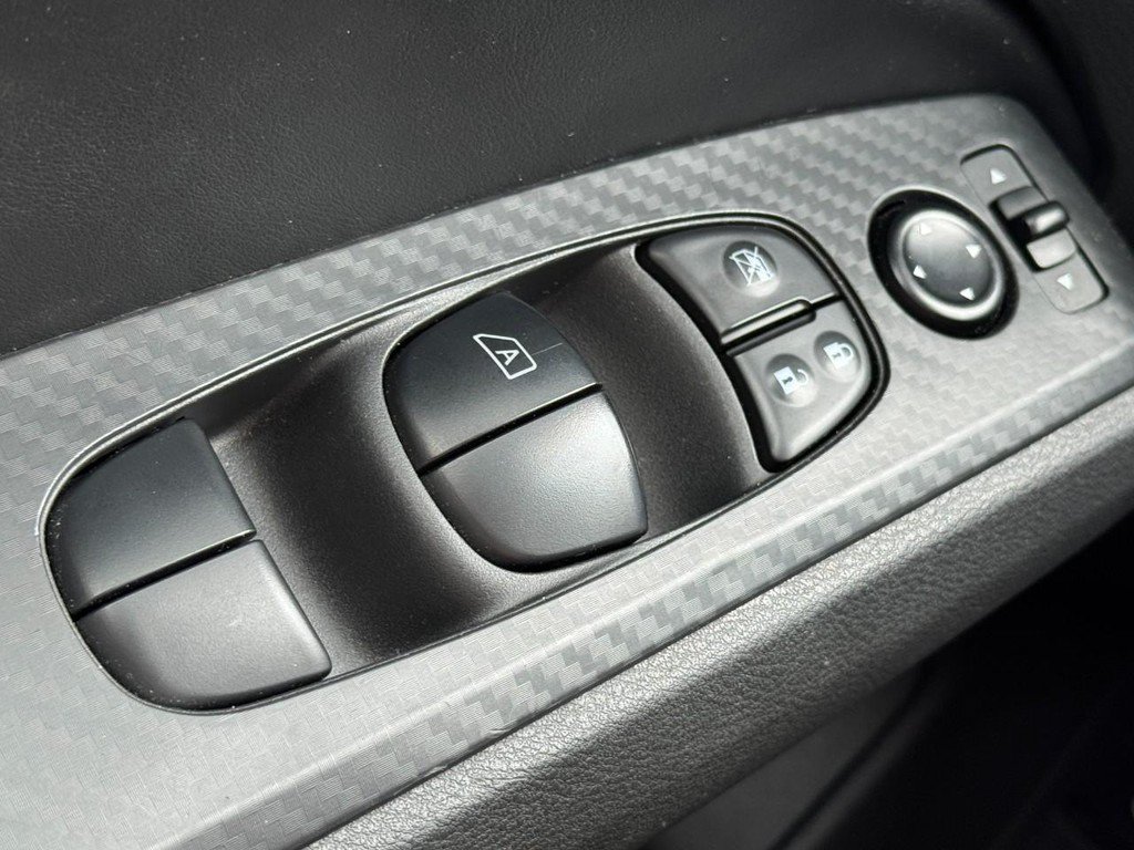 Used 2024 Nissan Altima 2.5 SV FWD image 21