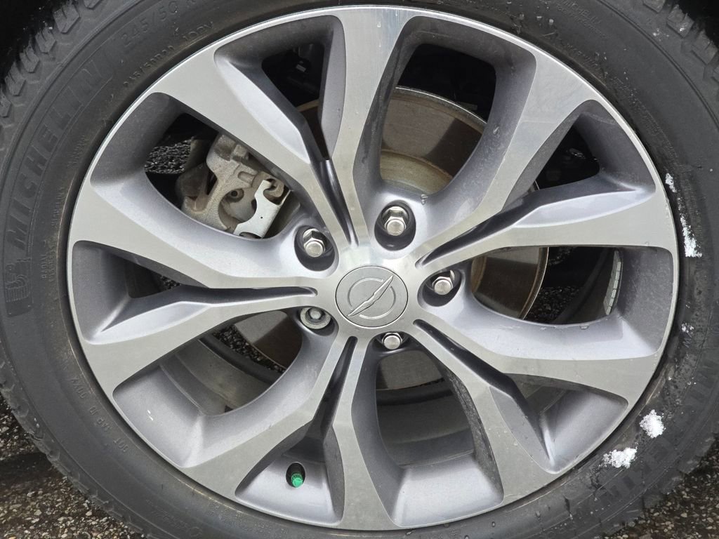 Used 2019 Chrysler Pacifica Limited w/ Tire & Wheel Group image 9