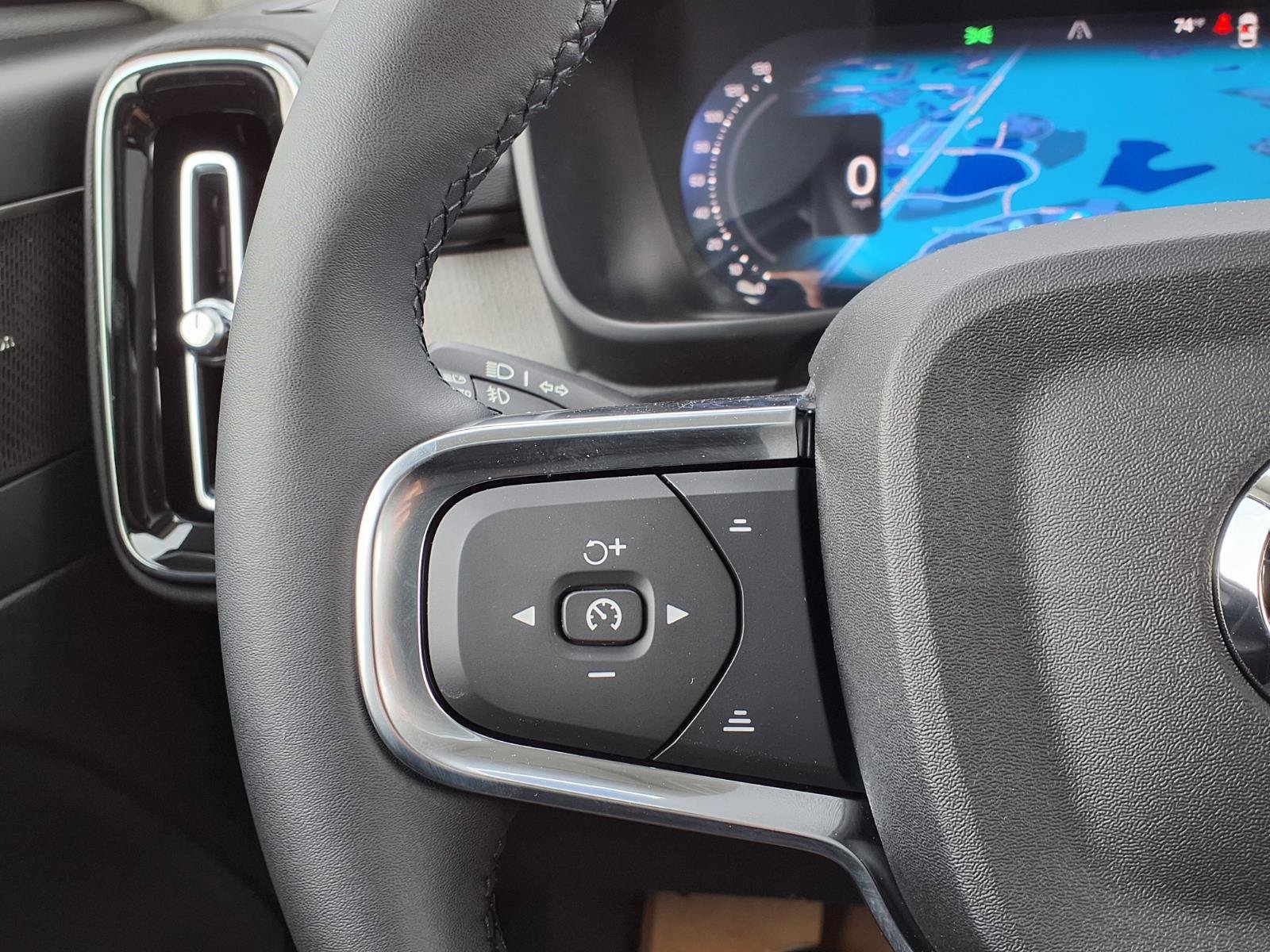 New 2026 Volvo XC40 B5 Plus w/ Climate Package AWD/4WD image 18