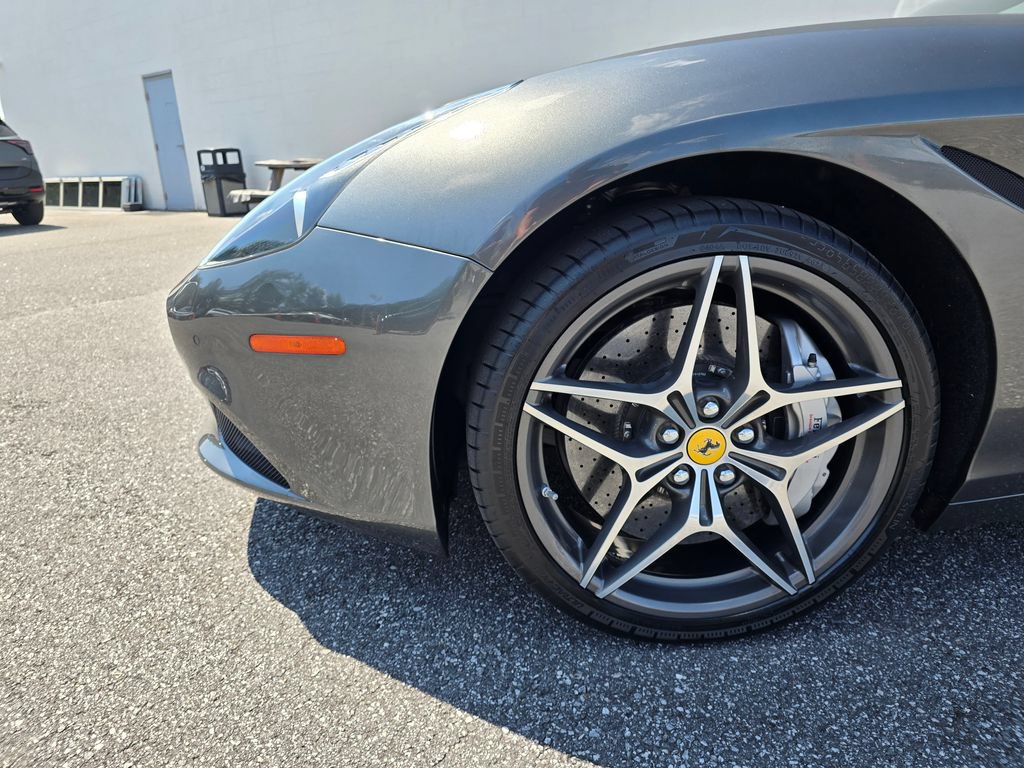 Used 2015 Ferrari California T RWD image 5