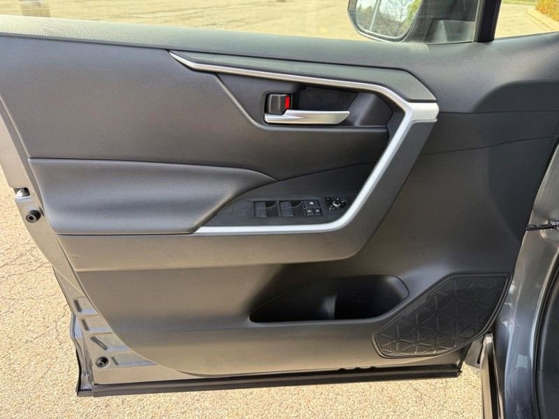 Used 2019 Toyota RAV4 XLE w/ Convenience Package image 18