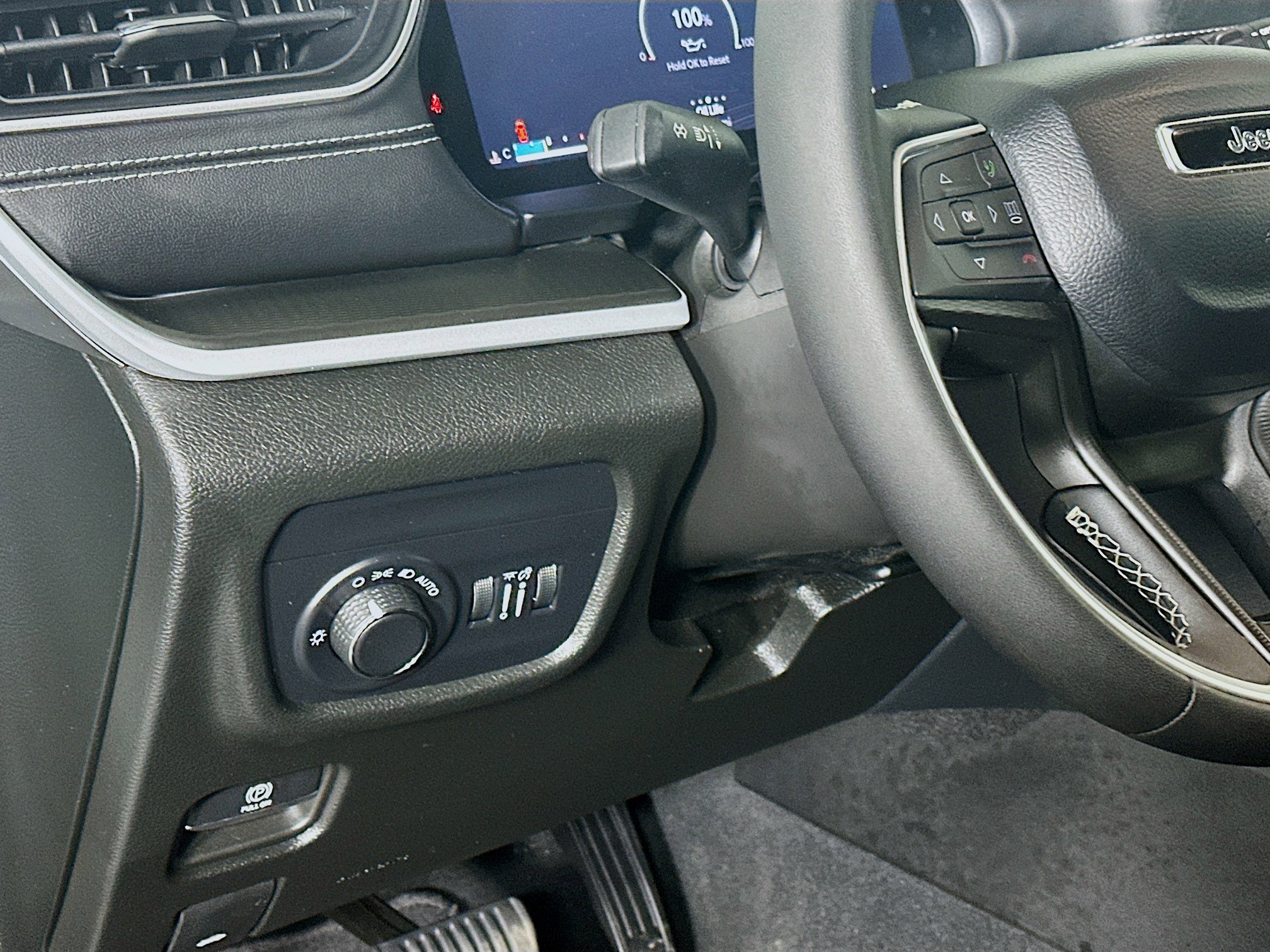 Used 2025 Jeep Grand Cherokee L Laredo image 17