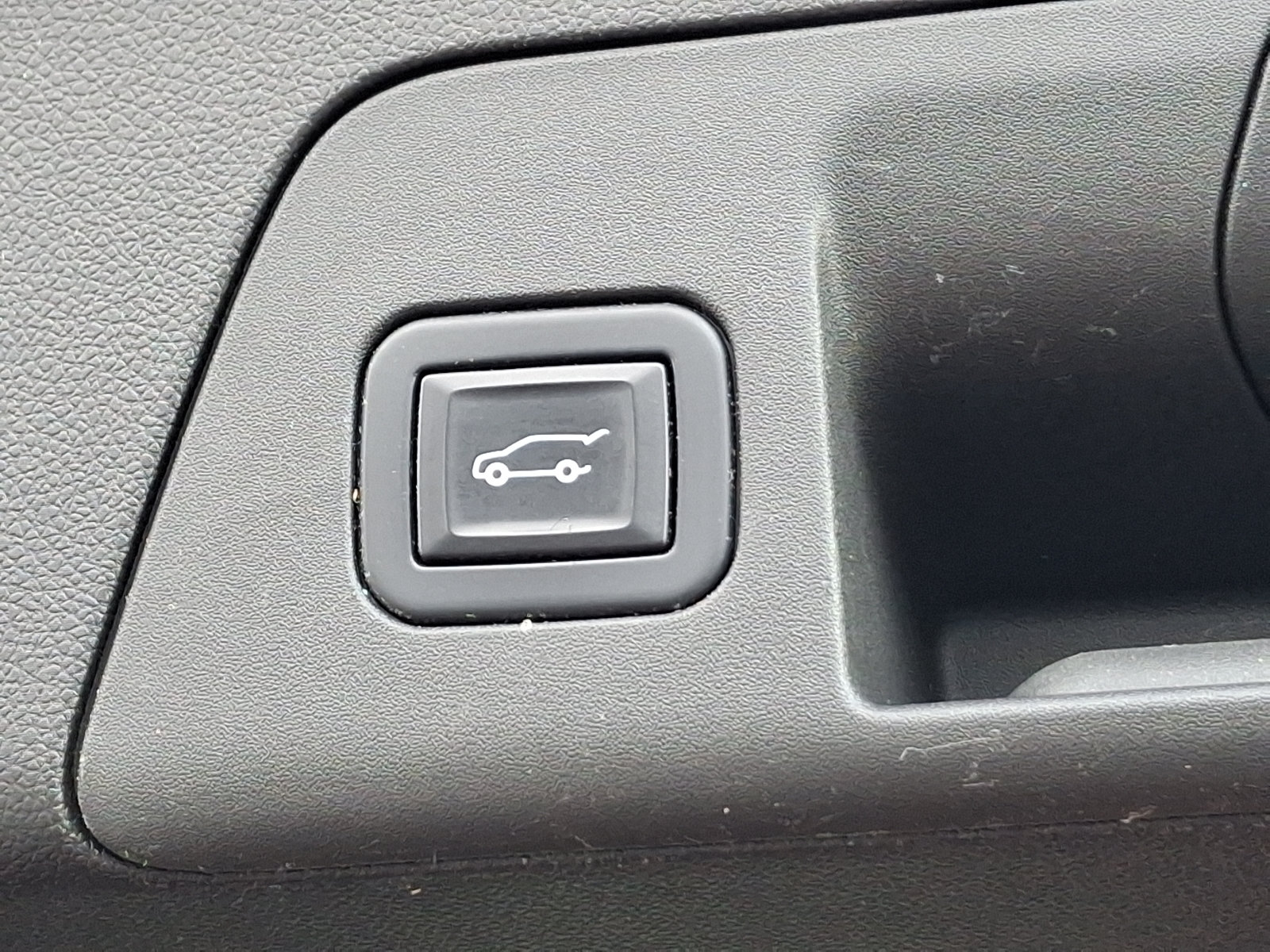 Used 2022 Buick Envision Avenir w/ Technology Package II AWD/4WD image 32
