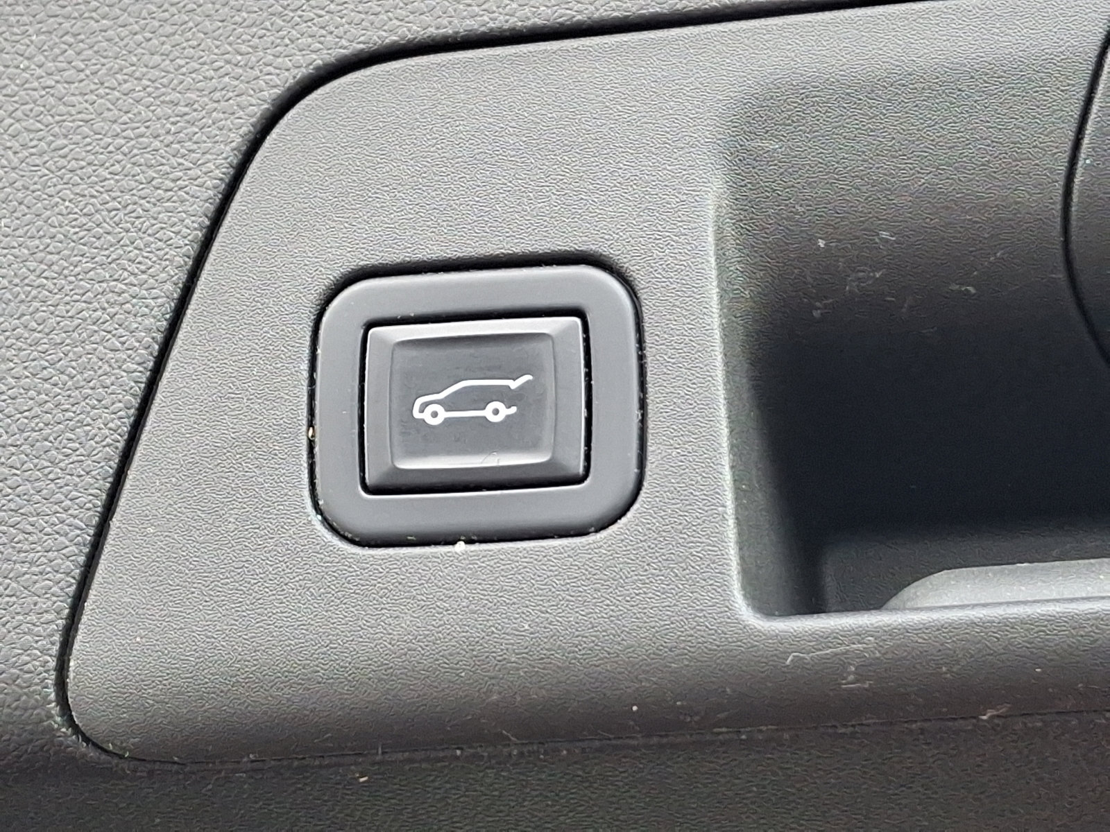 Used 2022 Buick Envision Avenir w/ Technology Package II image 32