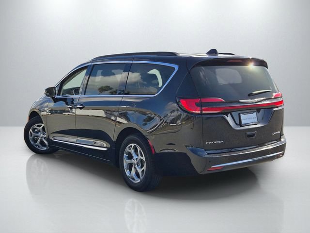 Used 2023 Chrysler Pacifica Limited image 6