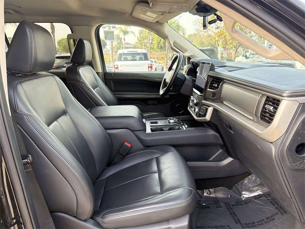 Used 2024 Ford Expedition XLT image 32