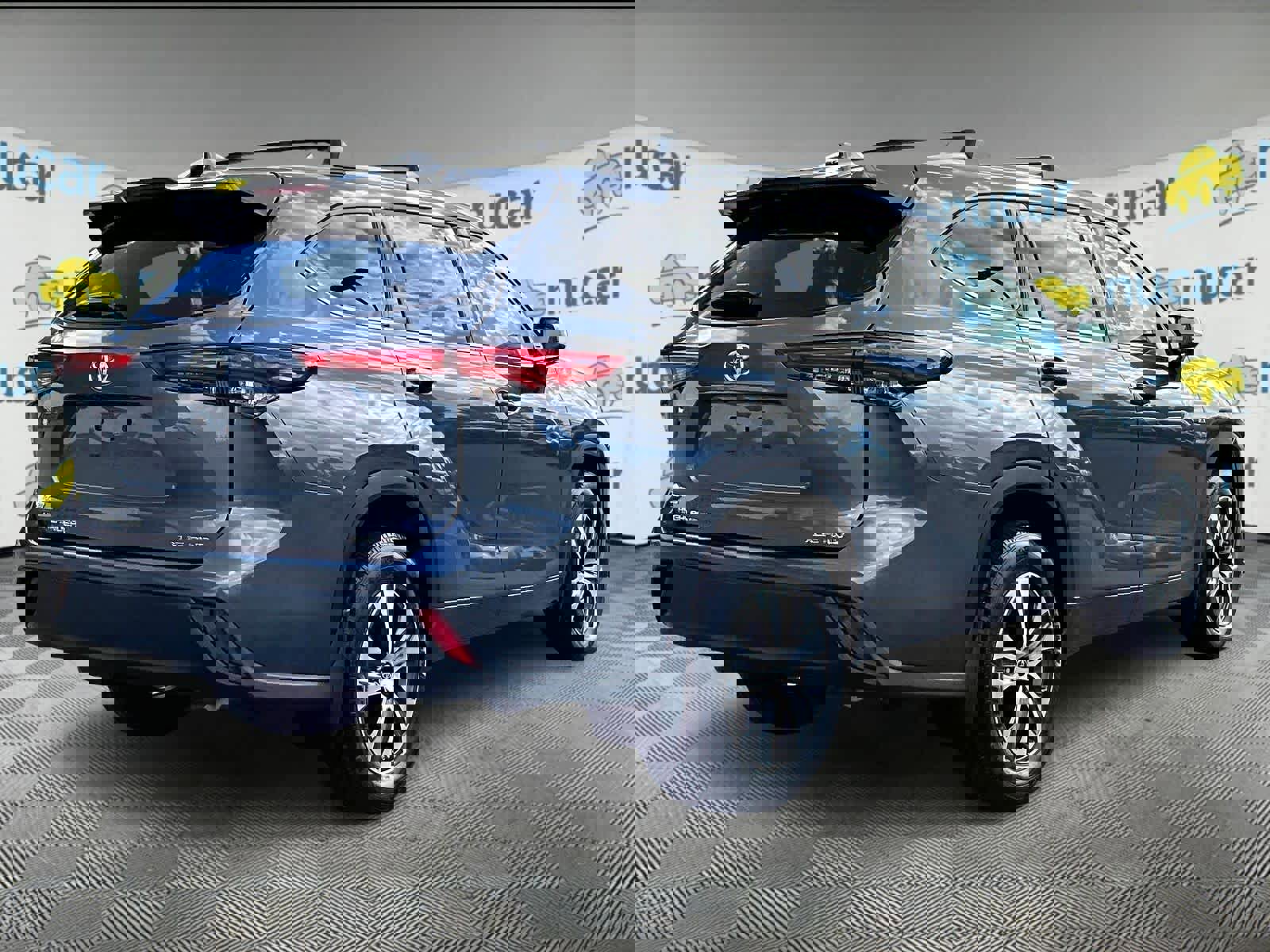 Used 2022 Toyota Highlander XLE image 6