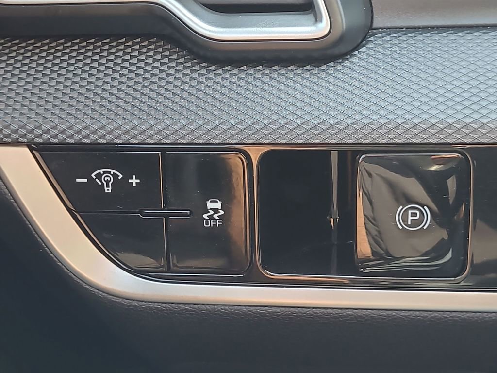 Used 2025 Kia Sportage LX FWD image 18