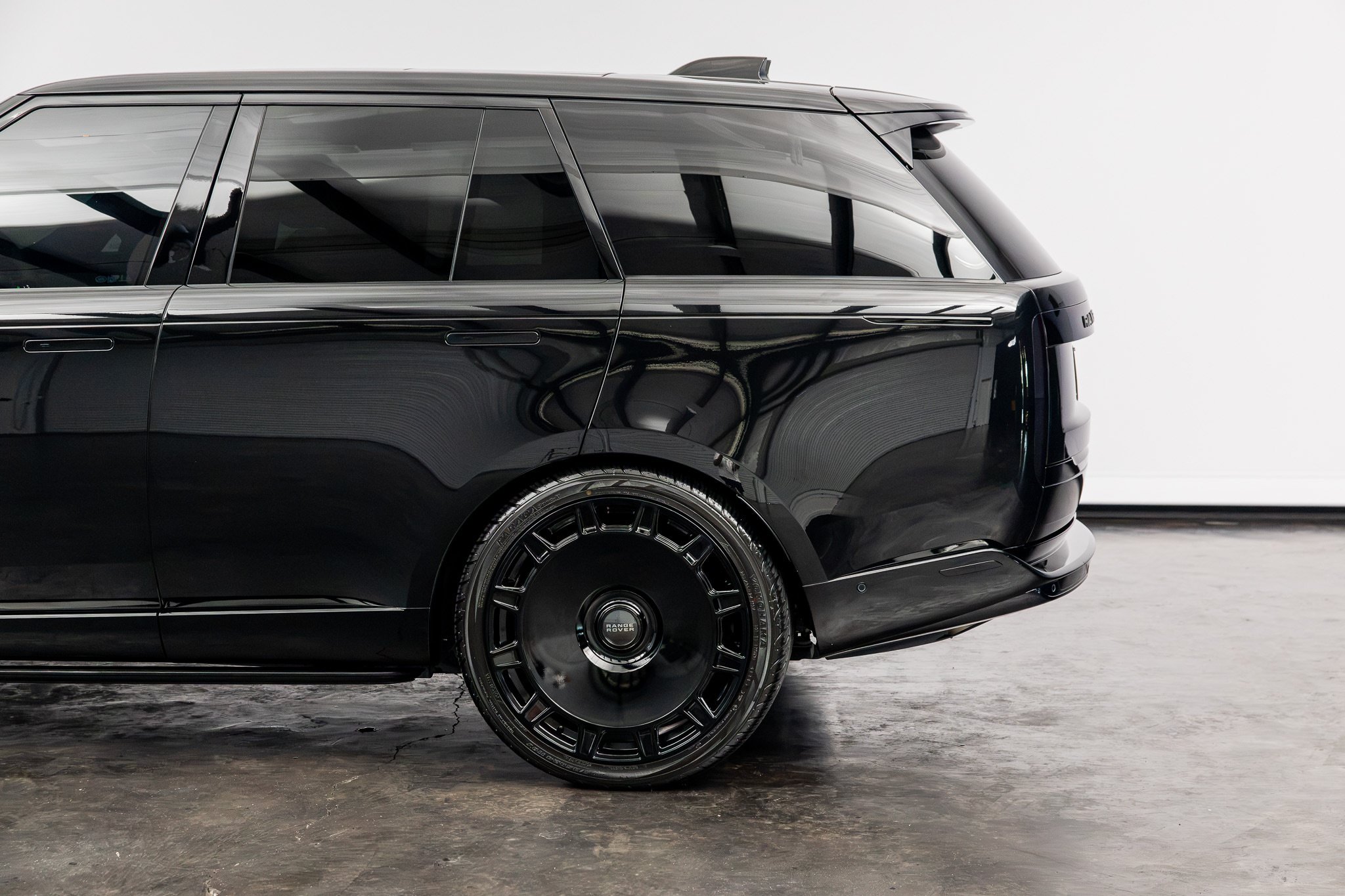 Used 2024 Land Rover Range Rover SE AWD/4WD image 12