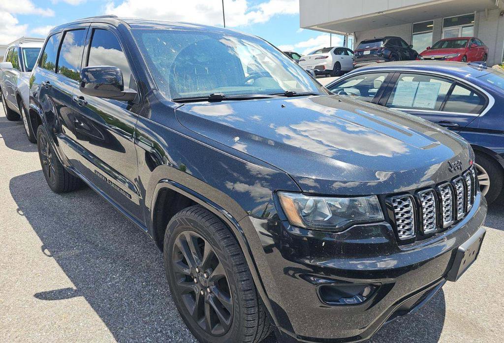 Used 2018 Jeep Grand Cherokee Altitude AWD/4WD image 16