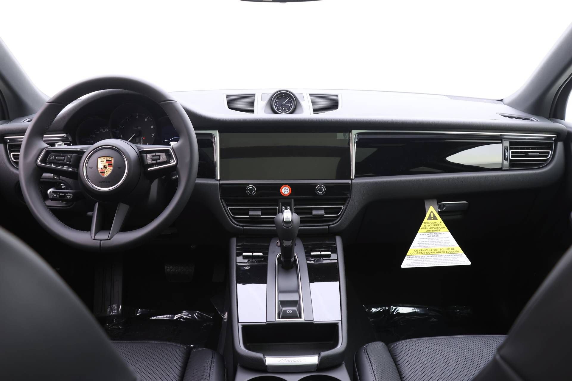 Used 2025 Porsche Macan AWD/4WD image 16