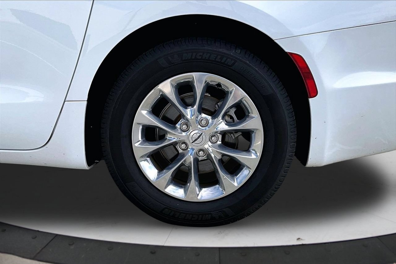 Certified 2021 Chrysler Pacifica Touring-L FWD image 34