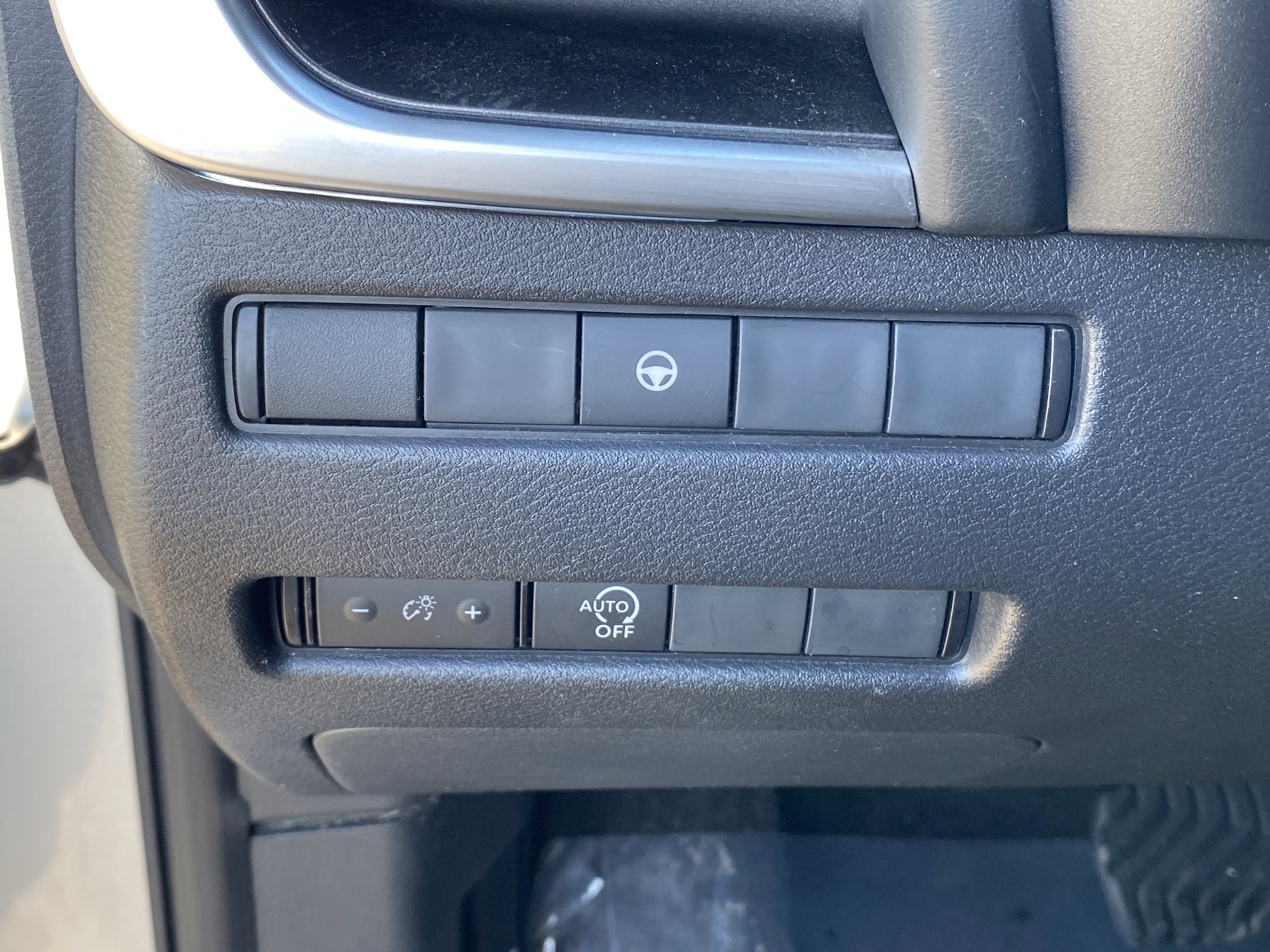 Used 2023 Nissan Rogue SV image 14