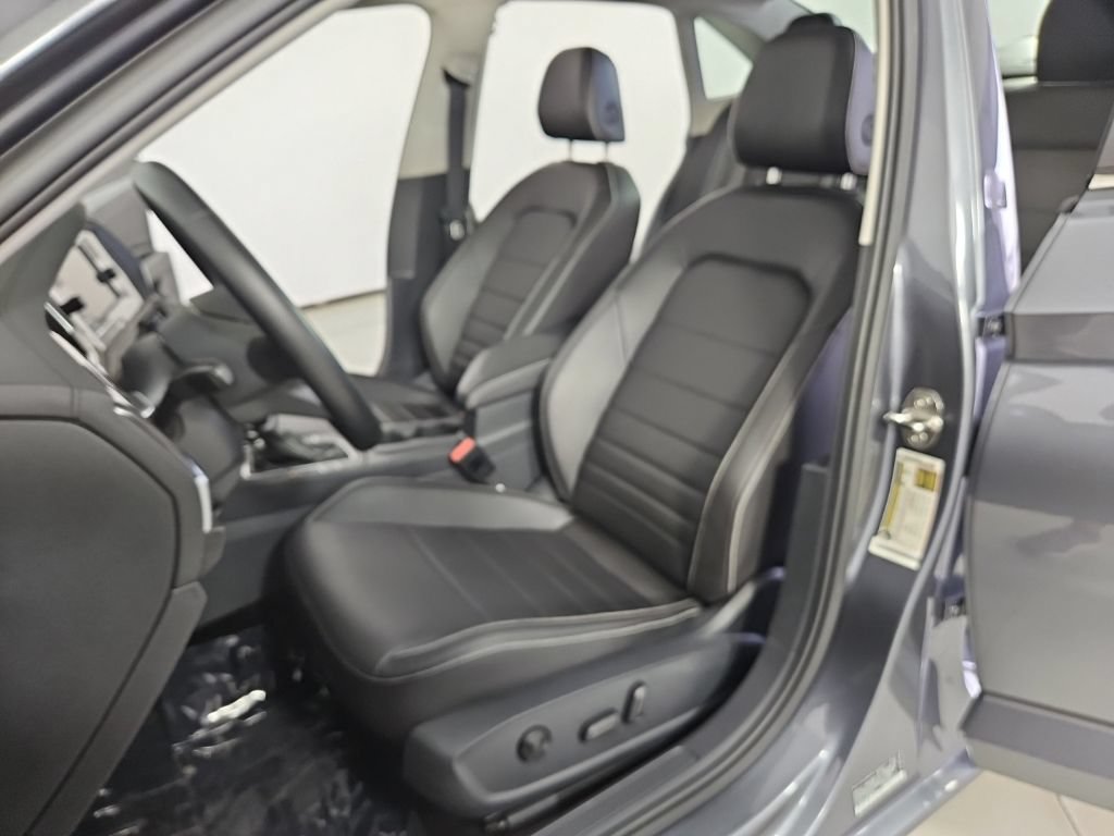 Used 2023 Volkswagen Jetta SE w/ Panoramic Sunroof Package FWD image 22
