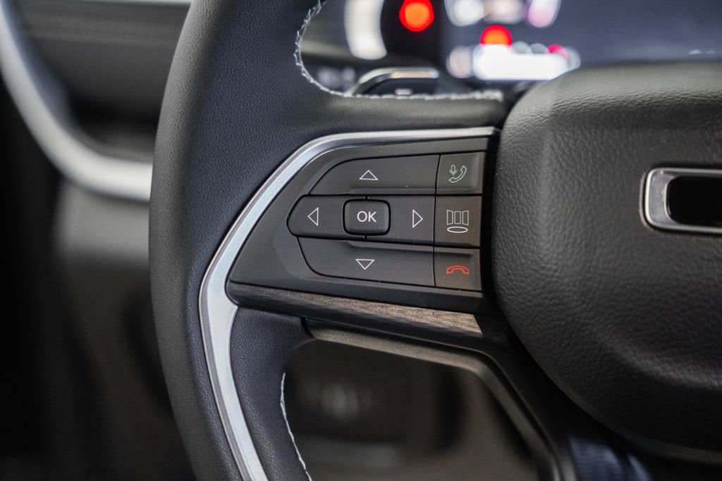 New 2025 Jeep Grand Cherokee Altitude image 27